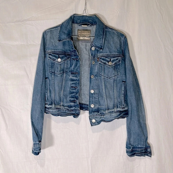 light wash Levi Strauss & Co denim jacket size small - Picture 1 of 5